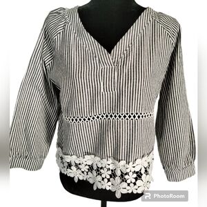 Grey and white striped tunic top with‎ lace embroidered accent V neck S/M